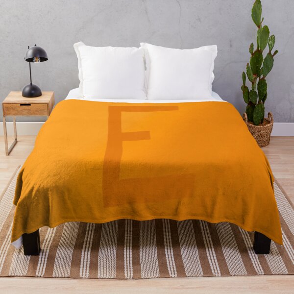 Aperçu de l'œuvre E orange avec fond dégradé créée et vendue par MusicQueen17.