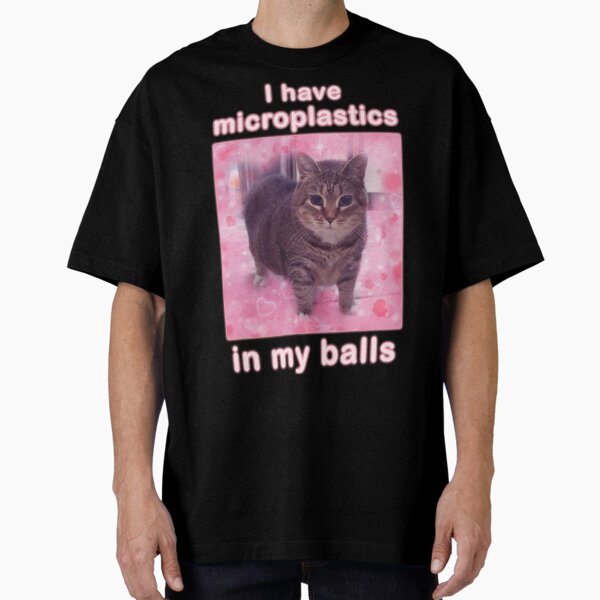 Vista previa del artículo con la obra «Microplásticos en bolas Regalos divertidos de memes de gatos», diseñado y vendido por MemishDesign.