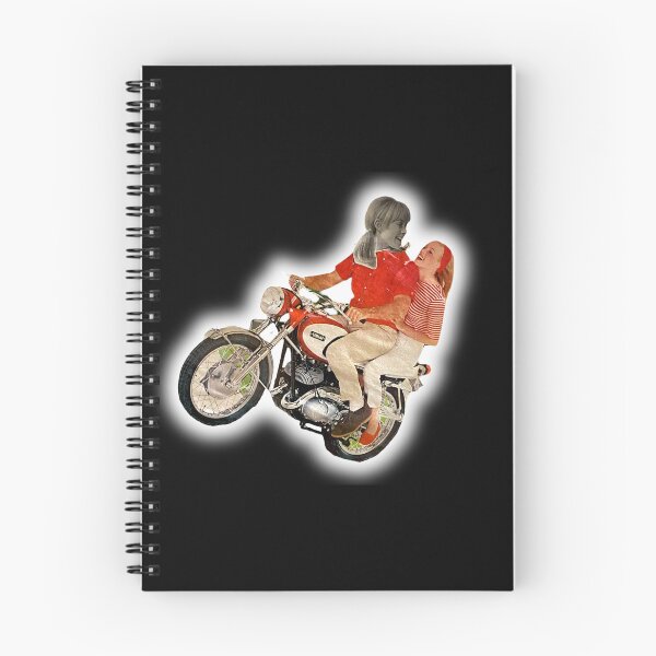 Artikelvorschau, Lesben auf dem Fahrrad – Playboy-Collage entworfen und verkauft von Alicia Perrelli.