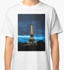 Eiffel tower by night Classic T-Shirt