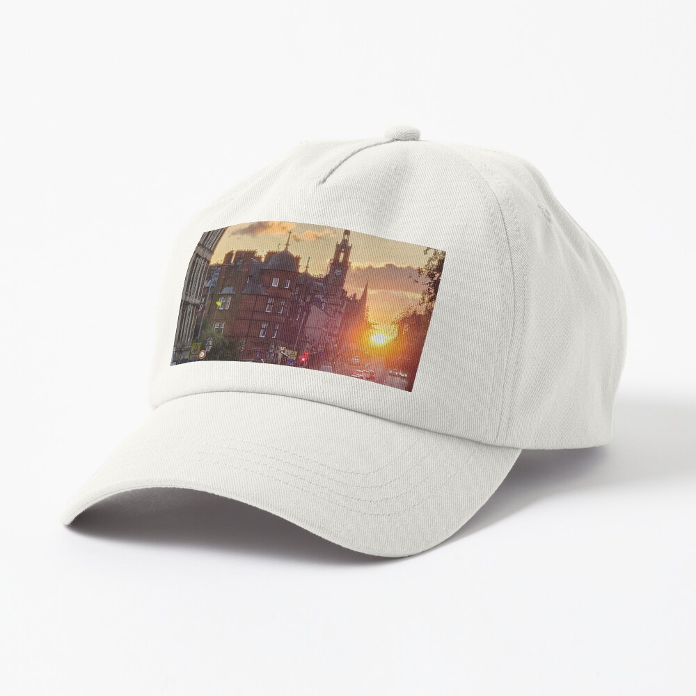 Vista previa del artículo con la obra «Dad hat», diseñado y vendido por Jhevva.