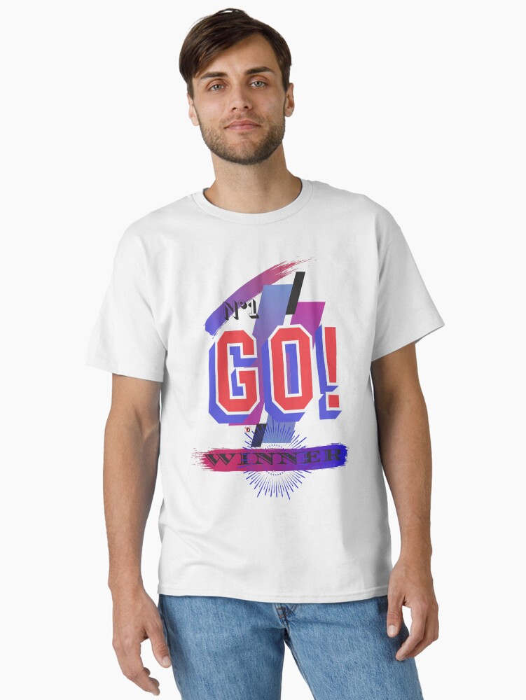 Aperçu 1 sur 7. T-shirt classique avec l'œuvre Go Winner créée et vendue par Vinidal.