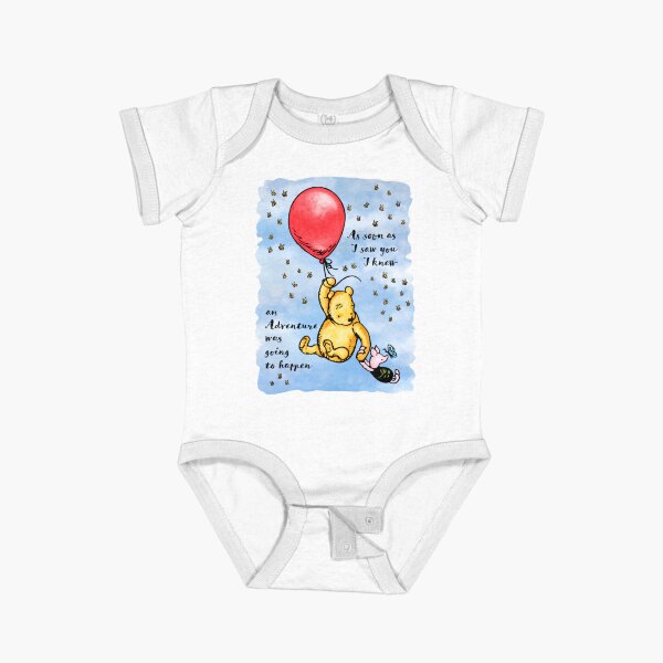 Vista previa del artículo con la obra «La clásica aventura de Winnie Pooh y Piglet con globo rojo», diseñado y vendido por SirLeeTees.