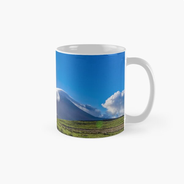 Artikelvorschau, Wolken bedecken den Berg Pico, Azoren 1 entworfen und verkauft von jrtwynam.