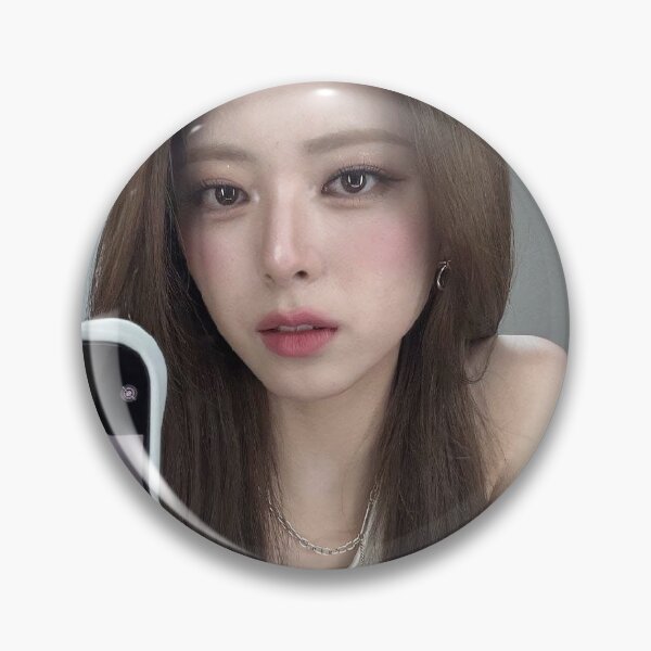 Artikelvorschau, ITZY GOLD IMAGINÄRE FREUNDIN YUNA MIDZY entworfen und verkauft von Valereekmerch.
