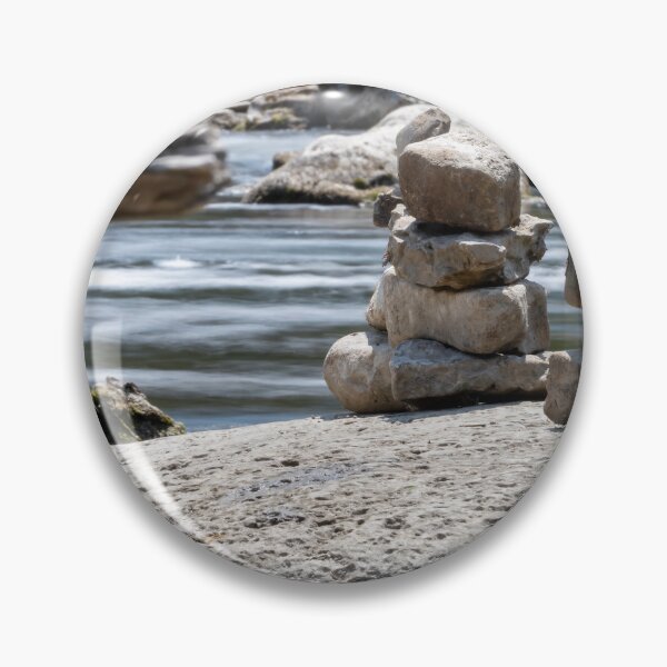 Artikelvorschau, Inukshuks auf einem Felsbrocken bei Sauble Falls, Ontario entworfen und verkauft von jrtwynam.