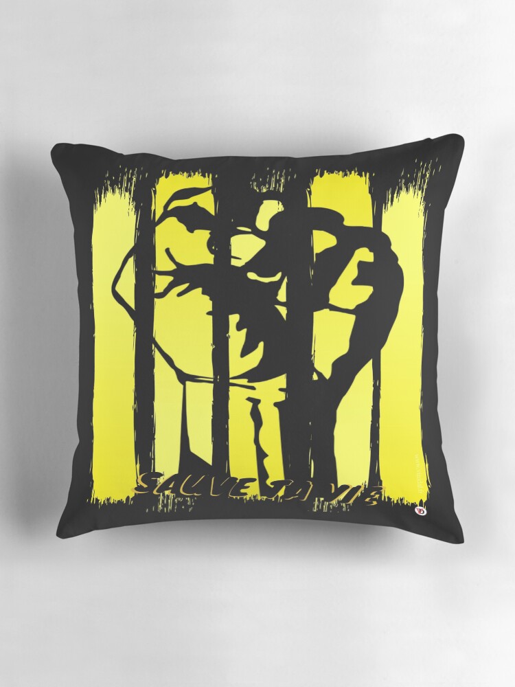 Aperçu 3 sur 4. Coussin avec l'œuvre Sauve ta vie. Modèle N°3 créée et vendue par Vinidal.