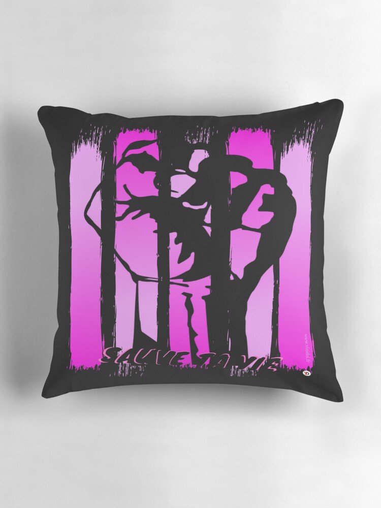 Aperçu 3 sur 4. Coussin avec l'œuvre Sauve ta vie. Modèle N°7 créée et vendue par Vinidal.