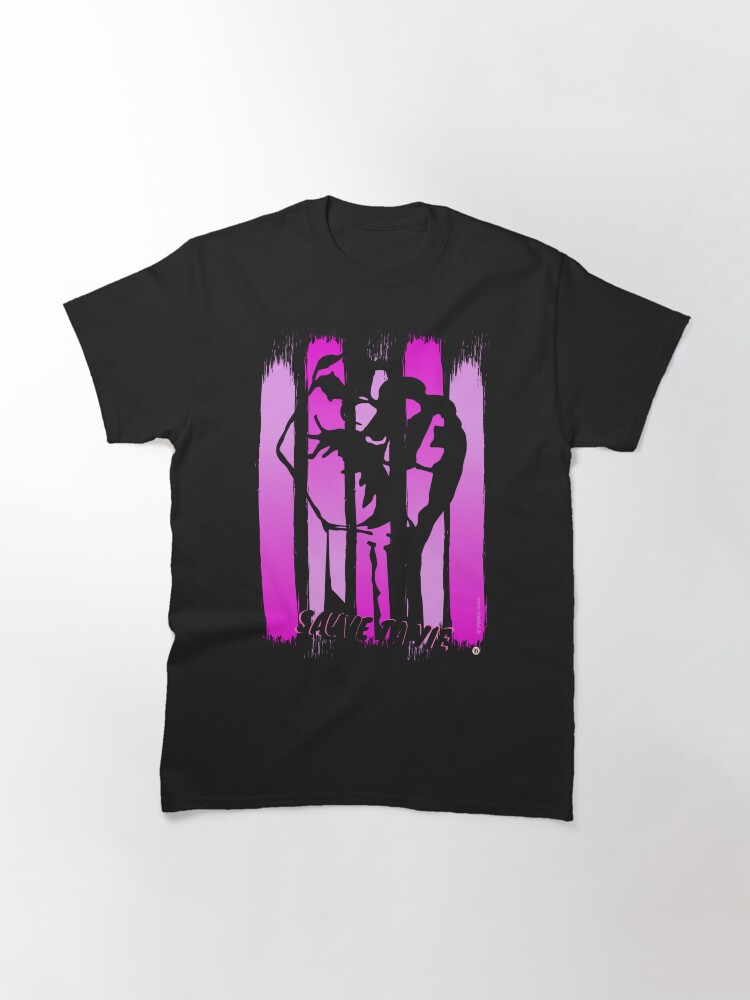 Aperçu 3 sur 7. T-shirt classique avec l'œuvre Sauve ta vie. Modèle N°7 créée et vendue par Vinidal.