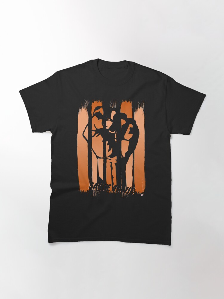Aperçu 3 sur 7. T-shirt classique avec l'œuvre Sauve ta vie. Modèle N°6 créée et vendue par Vinidal.