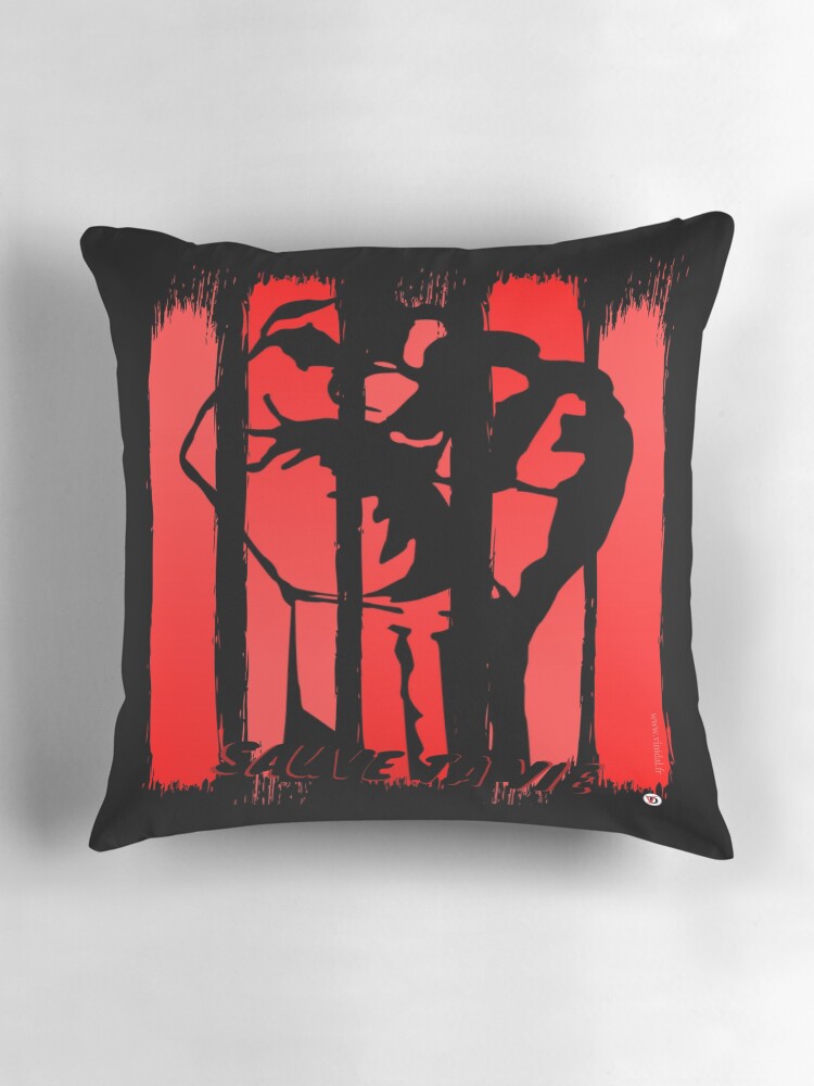 Aperçu 3 sur 4. Coussin avec l'œuvre Sauve ta vie. Modèle N°2 créée et vendue par Vinidal.