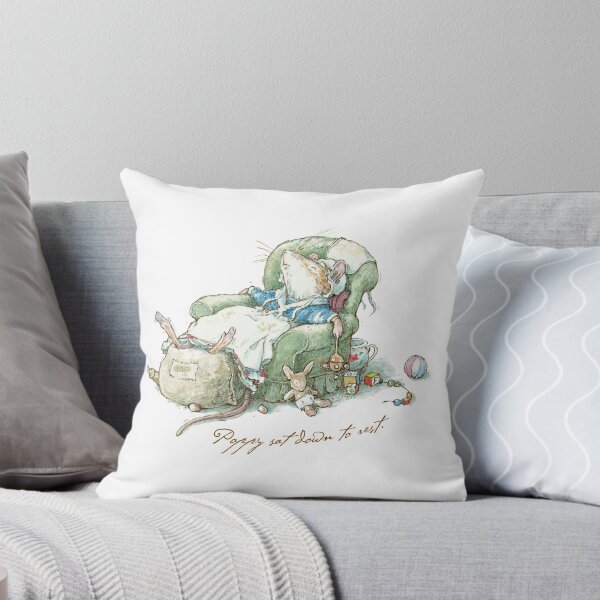 Brambly Hedge - Poppy sat down to rest Throw Pillow