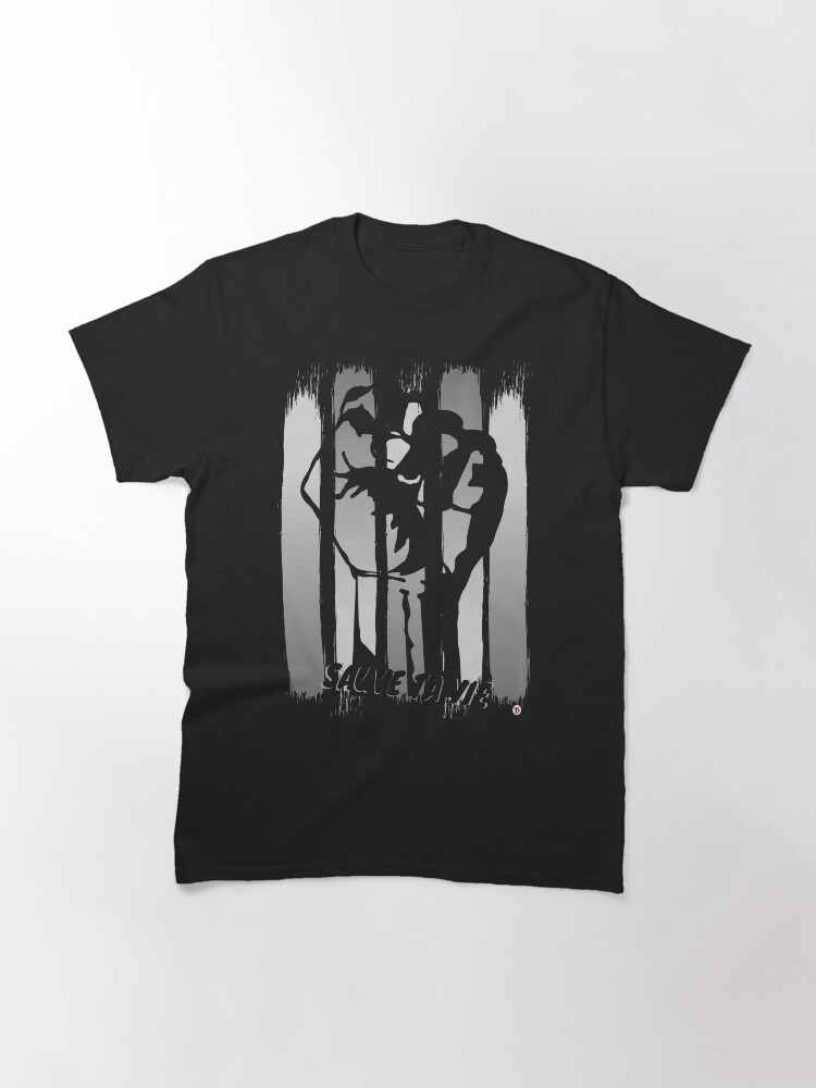 Aperçu 3 sur 7. T-shirt classique avec l'œuvre Sauve ta vie. Modèle N°5 créée et vendue par Vinidal.