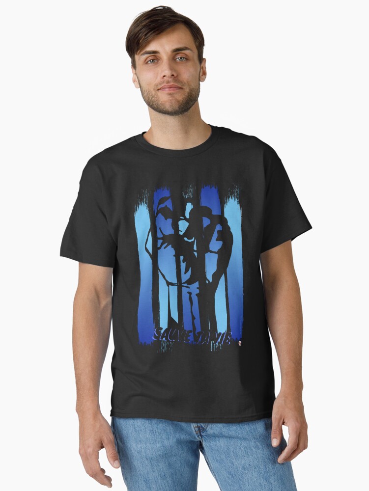 Aperçu 1 sur 7. T-shirt classique avec l'œuvre Sauve ta vie. Modèle N°1 créée et vendue par Vinidal.