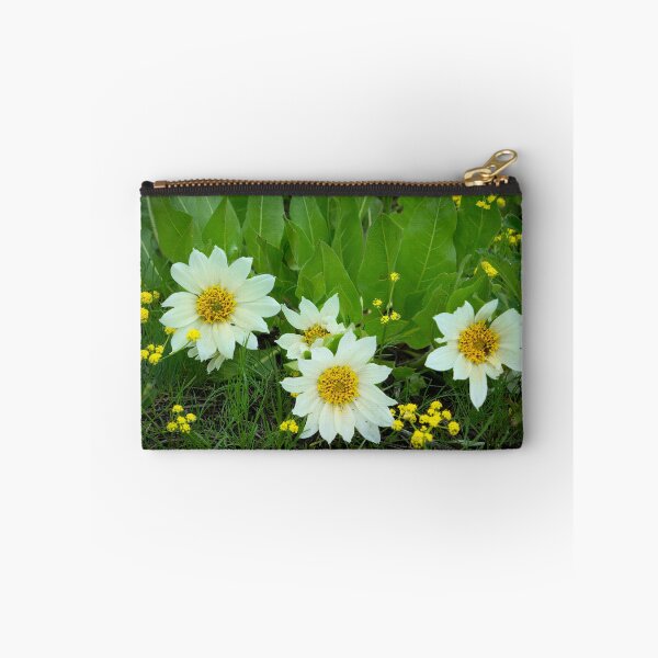 Artikelvorschau, Feld voller Blumen entworfen und verkauft von Deni444.