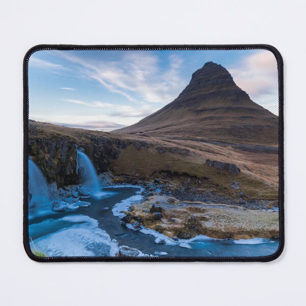 Aperçu de l'œuvre Montagne Kirkjufell et ses cascades, Islande créée et vendue par Pascal-F.
