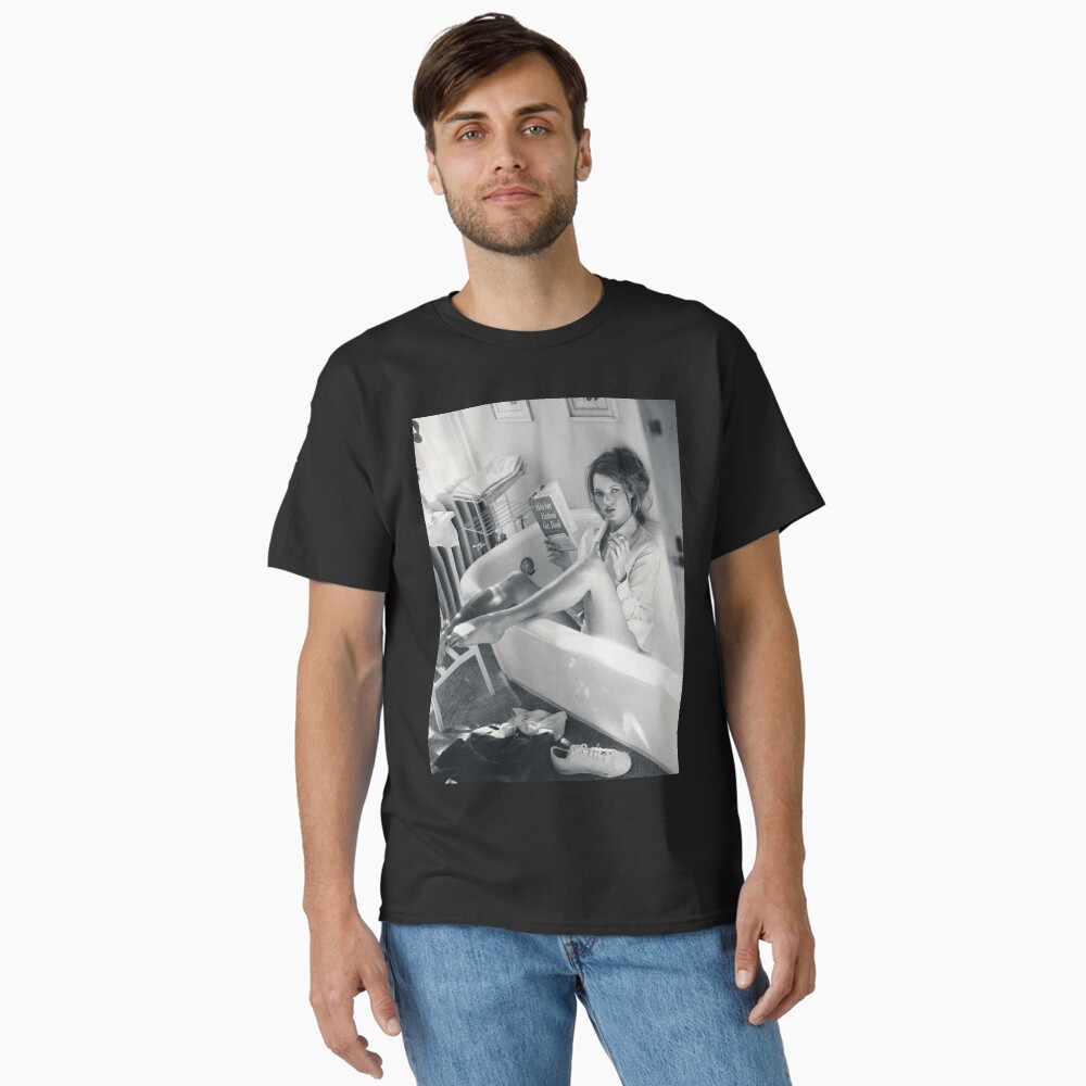Vista previa del artículo con la obra «Camiseta clásica», diseñado y vendido por HoneymoonHotel.