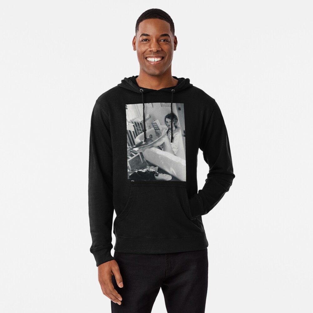 Vista previa del artículo con la obra «Sudadera ligera con capucha», diseñado y vendido por HoneymoonHotel.