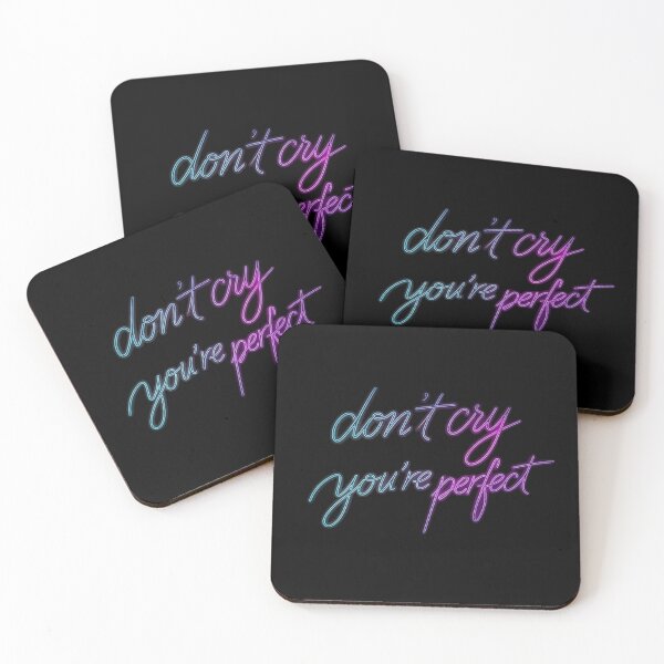 Aperçu de l'œuvre Don't Cry, You're Perfect créée et vendue par TalariaDesign.