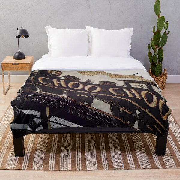 Artikelvorschau, Vintage Chattanooga Choo Choo Schild Kunstdruck - Hellblau und Dunkelbraun Töne entworfen und verkauft von FraireDesign.