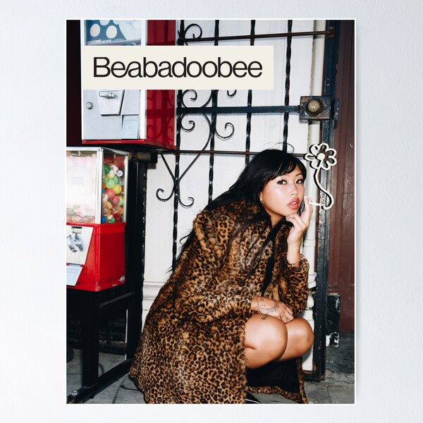 Vista previa del artículo con la obra «Beabadoobee», diseñado y vendido por dormprintsbylei.