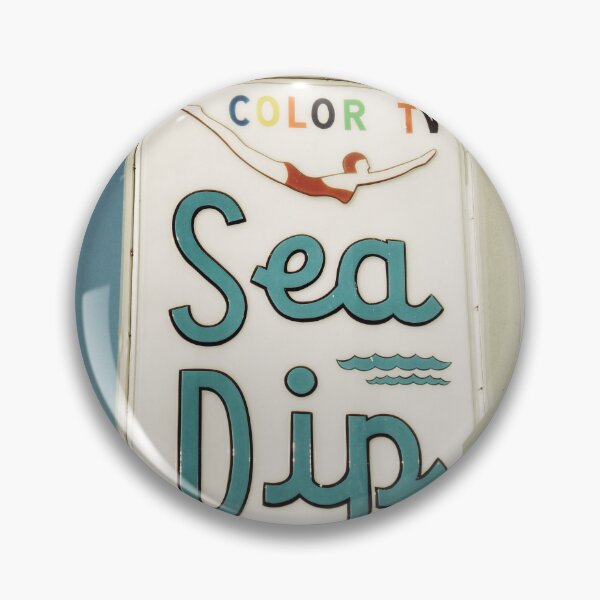 Aperçu de l'œuvre Impression artistique vintage de l'enseigne du motel Sea Dip - Décoration de plage rétro amusante créée et vendue par FraireDesign.
