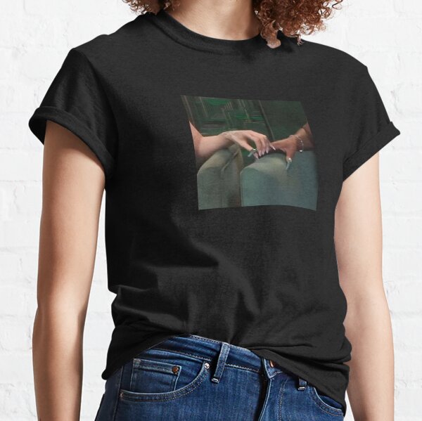 Artikel-Vorschau von Ariana hält Cynthias Nagel, designt und verkauft von fandomtshirtss.