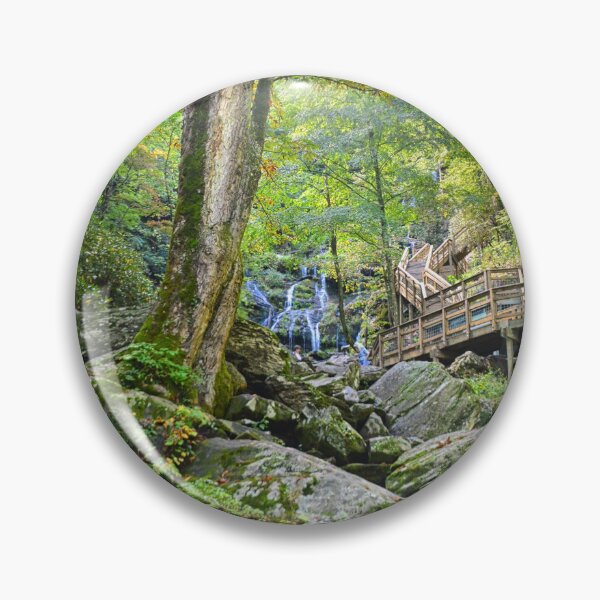 Artikelvorschau, Blick nach oben zu den Catawba Falls, North Carolina entworfen und verkauft von LisaWootenPhoto.