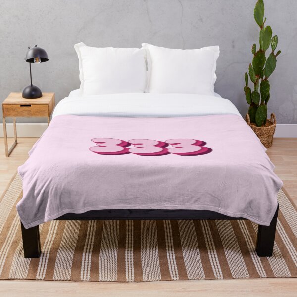 Aperçu de l'œuvre 333, Angel Numbers - Cute Pale Pink, Hot Pink, Magenta Pink Ballon Typography - Numerology, Divine Guidance, Manifesting - Angel Number 333 créée et vendue par TheIconShop.