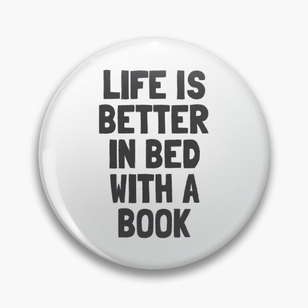 Artikelvorschau, Das Leben ist schöner im Bett mit einem Buch - Cozy Reader Design entworfen und verkauft von Vector Wonders.