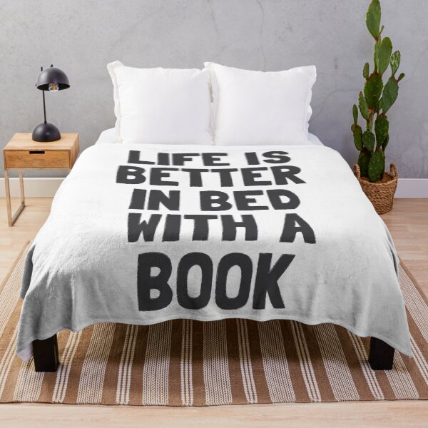 Artikelvorschau, Das Leben ist schöner im Bett mit einem Buch - Cozy Reader Design entworfen und verkauft von Vector Wonders.
