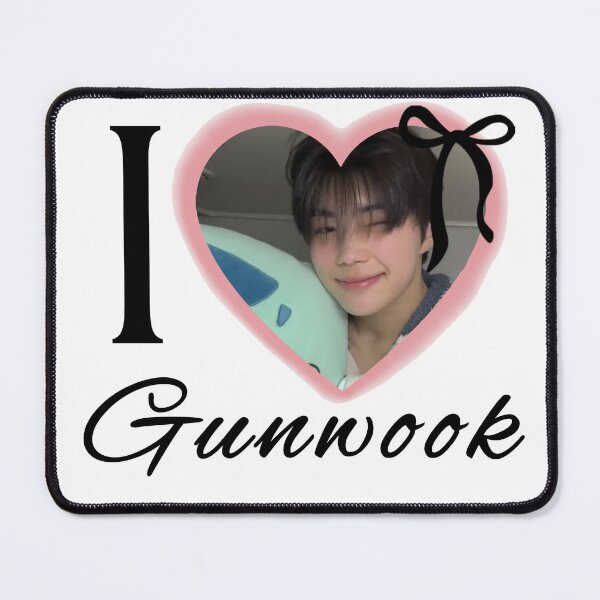 Aperçu de l'œuvre J'adore Gunwook (ZB1) créée et vendue par ErikaRini.