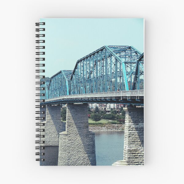 Artikelvorschau, Kunstdruck „Gealterte Walnut Street Bridge“ – Wahrzeichen von Chattanooga, Tennessee entworfen und verkauft von FraireDesign.