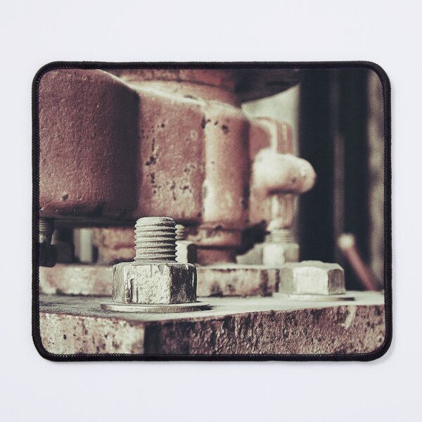 Artikelvorschau, Antike abgenutzte rote Eisenbahnmaschinen - Vintage Industrieller Wand kunstdruck entworfen und verkauft von FraireDesign.