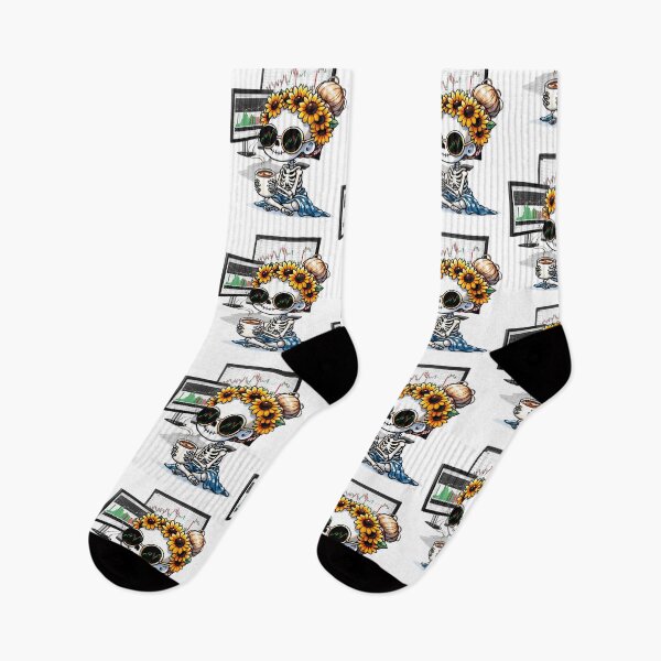 Artikelvorschau, Lustiges Finanzgeschenk, Frau im Finanzwesen, Geschenk für Börse, Krypto, Forex und Daytrader, Handelszubehör, Weibliches Skelett trinkt Kaffee und handelt entworfen und verkauft von TradingTeesKids.