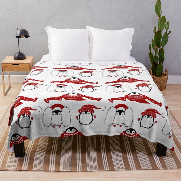 Artikelvorschau, Drei süße kleine Pinguine in Weihnachtsoutfits, einzigartig entworfen und verkauft von villacreativa.