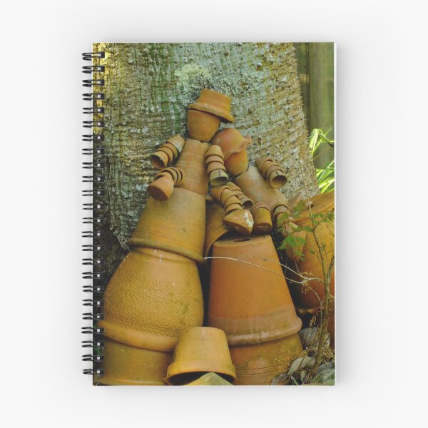 Aperçu de l'œuvre  Deux hommes pot de fleur ivre et une petite herbe? créée et vendue par Gabrielle  Lees.