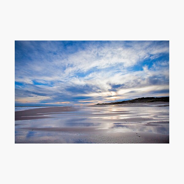 Aperçu de l'œuvre Reflets du ciel bleu à Druridge Bay créée et vendue par Violaman.