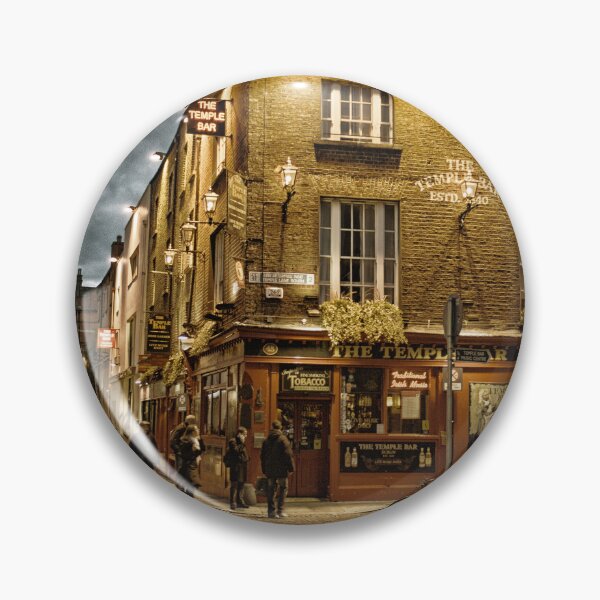 Artikelvorschau, Berühmte Temple Bar im Temple Bar Viertel in Dublin bei Nacht entworfen und verkauft von Photopat.