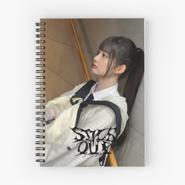 Artikelvorschau, NMIXX SULLYOON NMIXX SIEH, DASS NMIXX HERAUSSTECHEN LIEBE IST EINSAM NSANTWORT entworfen und verkauft von Valereekmerch.