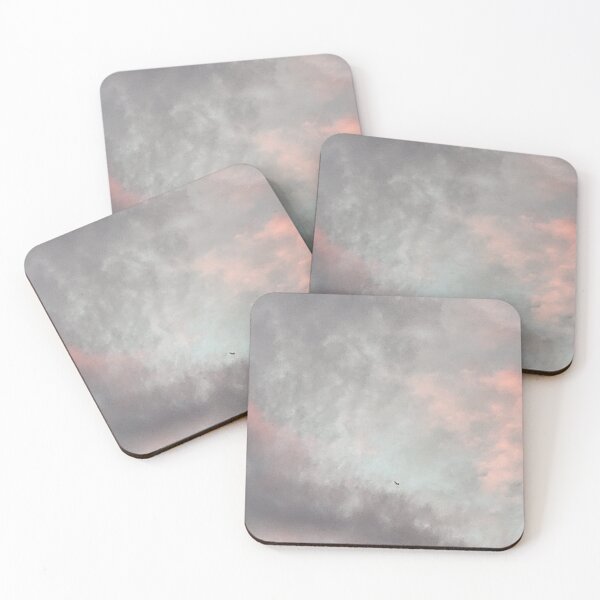 Aperçu de l'œuvre Nuages légers au coucher du soleil et un oiseau créée et vendue par srcloudsplus.