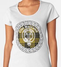 Camiseta premium de cuello ancho MacLeod Scottish Clan apellido apellido tartan crest badge