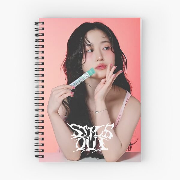 Artikelvorschau, NMIXX HAEWON NMIXX SIEH, DASS NMIXX HERAUSSTEHT LIEBE IST EINSAM NSANTWORT entworfen und verkauft von Valereekmerch.