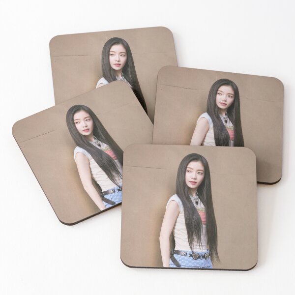 Artikelvorschau, RED VELVET IRENE WIE EINE BLUME SÜSSE TRÄUME RED VELVET COSMIC REVELUV entworfen und verkauft von Valereekmerch.