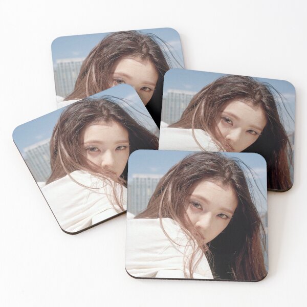 Artikelvorschau, RED VELVET IRENE WIE EINE BLUME SÜSSE TRÄUME RED VELVET COSMIC REVELUV entworfen und verkauft von Valereekmerch.