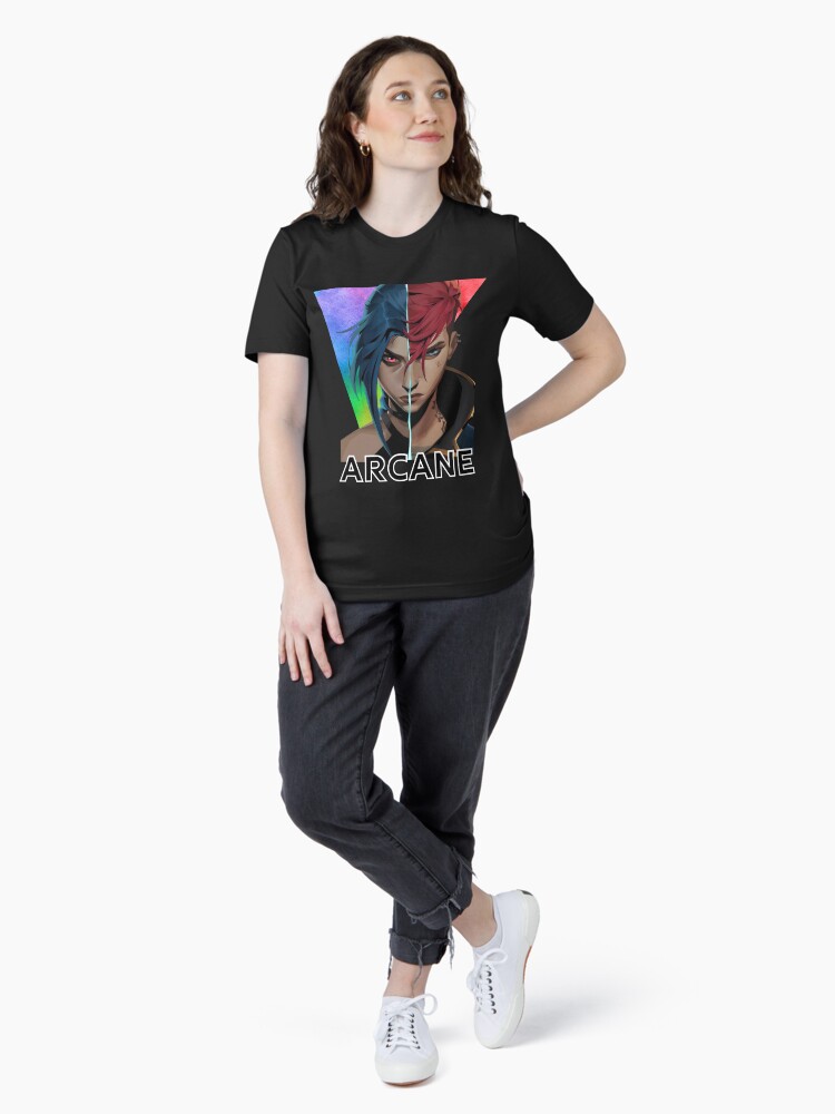 Imagen 4 de 7, Camiseta esencial con la obra Arcano Vi y Jinx, diseñada y vendida por RussCrosby.