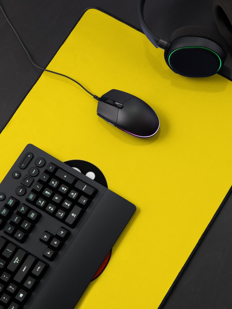 Aperçu 4 sur 5. Tapis de souris avec l'œuvre Personnage de Banana Peely Battle Royale créée et vendue par Darcekar.