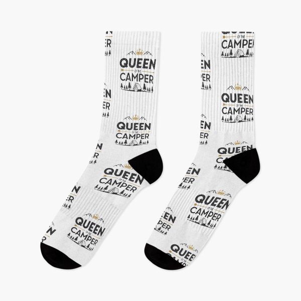 Artikelvorschau, Queen of the Camper Shirt, Camping T-Shirt, RV Urlaub Top, Abenteuer Outdoor Kleidung, Geschenk für Naturliebhaber, Camp Life Tshirt entworfen und verkauft von Colorful-Garden.