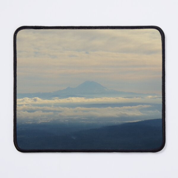 Artikelvorschau, Mount Rainier über den Wolken entworfen und verkauft von flyscenicair.
