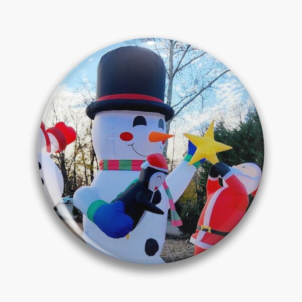 Artikelvorschau, Schneemänner mit kleinem Weihnachtsmann entworfen und verkauft von Peggy Feigenbaum.